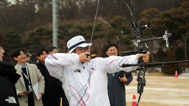 우원식 국회의장, 진천 국가대표선수촌 격려 방문…