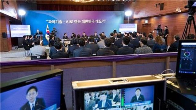 집배원이 빈집 살피고 편의점서도 우편물 받는다