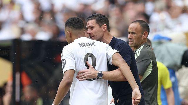 ‘알론소와 충돌설’ 음바페, 팀 떠난 스승에 ‘이별 메시지’… “확실한 아이디어와 풍부한 축구 지식 가졌던 감독”