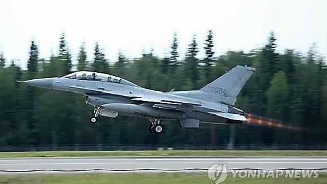 공군기지 촬영한 10대 중국인측 