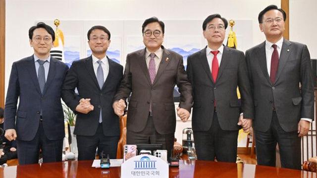 여야 원내대표 '2차 종합특검법' 신경전...15일 본회의 협상 불발 내일 재회동