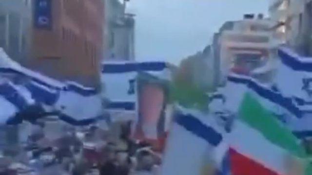 이란 시위현장에 등장한 태극기