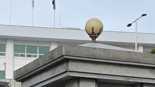 ‘뇌물수수·성 비위 혐의’ 김진하 양양군수, 항소심서도 실형···法 “공무원 불신 초래해”