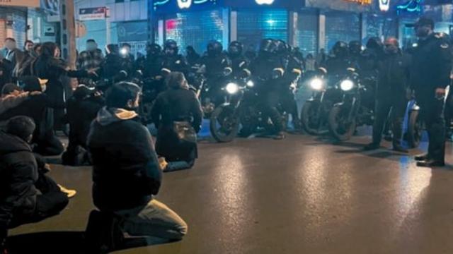 이란 주요 도시서 시신 안치 증언 잇따라…“약 200구가 한꺼번에 운구”