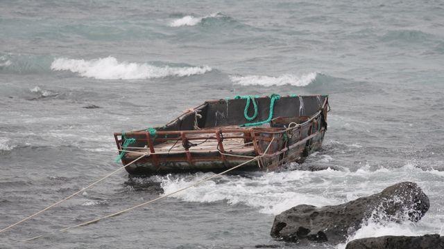 제주 해안가 의문의 목선 서귀포에서도 발견