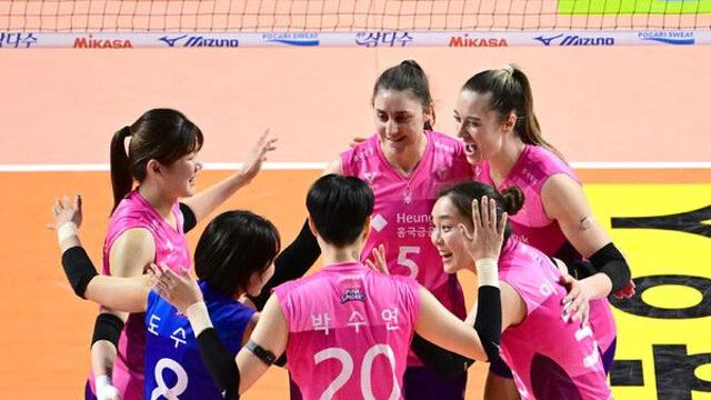 '레베카 32점' 여자배구 흥국생명, 도로공사 3-1로 꺾고 3연승