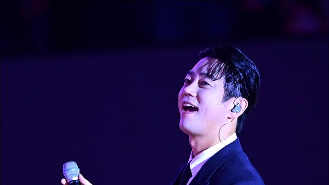 테이, 태국 여행 후 휠체어 입국…전신 3도 화상