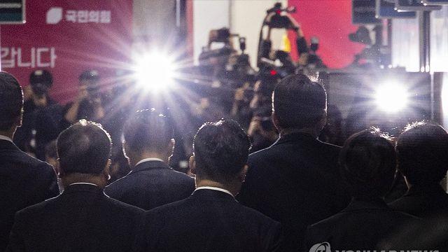 장동혁, 한동훈 제명 의결 잠시 멈췄지만…국힘 내홍 '일촉즉발'