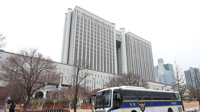 尹 내란재판 첫 결론 '체포방해' 1심 선고 생중계…법원 허가