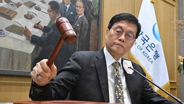 한은, 기준금리 연 2.5% 동결…환율·집값 부담에 인하 카드 접었다