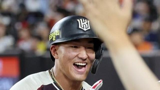 '3300만원->1억4700만원'  안현민, KT 구단 역대 최고 인상률新