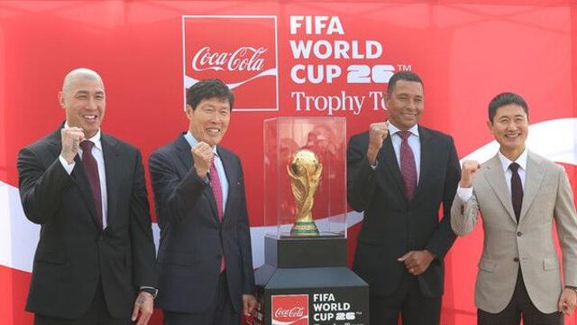 FIFA 월드컵 트로피 투어…시우바와 함께 4년 만에 방한