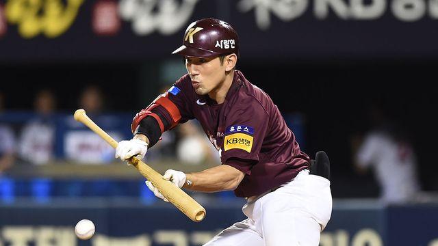 'KIA 5억 계약→방출' 200안타 신화 썼던 그 선수, 영웅군단 돌아왔다…친정팀서 반등할 수 있을까