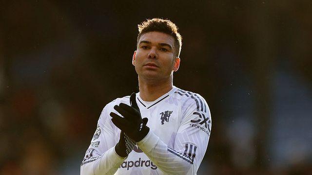 '매각 후보' 카세미루, 맨유와 1년 더 뛴다?... 35경기 선발 출전 시 1년 연장 옵션 발동