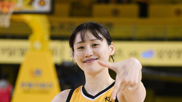 ‘사상 초유’ 경기 지연…KB, 강이슬 32점 앞세워 2연승→신한은행은 9연패