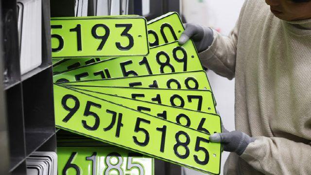 “연두색 번호판, 낙인에서 상징으로”…고가 법인차 다시 늘었다