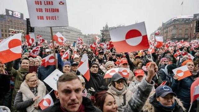 그린란드 수도 5천명 모여 