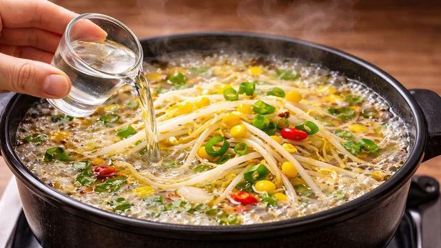 콩나물국 끓일 때 소주 1큰술만 넣어보세요…이 좋은 걸 왜 몰랐죠
