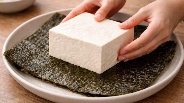 김 위에 두부를 올려보세요...왜 그동안 안 해봤나 후회됩니다