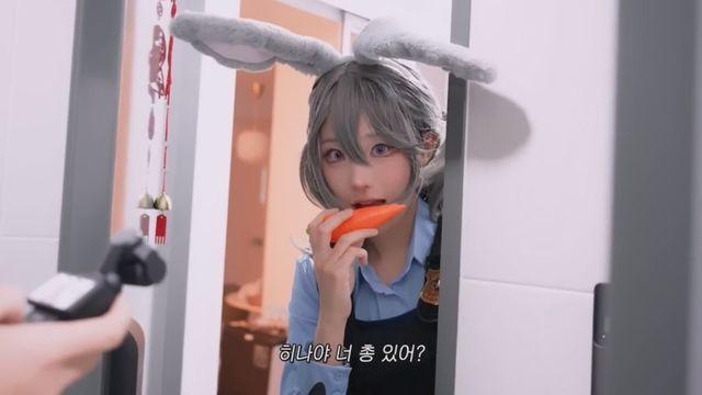 수상할정도로 집에 총이 많은 QWER 멤버