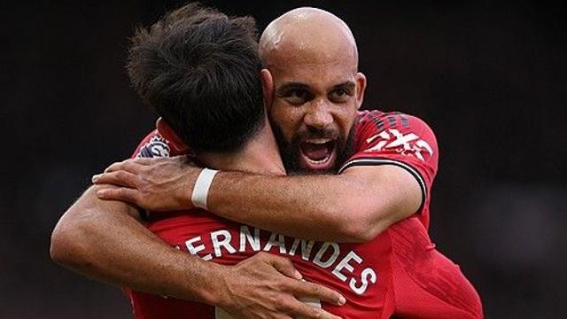 아모림 OUT 적중! '캐릭 임시감독' 맨유, '맨체스터 더비'서 맨시티 2-0 격파…4위 껑충→퍼거슨도 활짝 웃었다