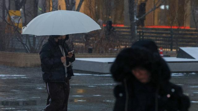 [내일날씨] 전국 대체로 흐림…중부·전북 비·눈, 20일부터 강추위