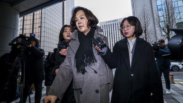 '강선우 1억 의혹' 김경, 경찰 3차 출석…