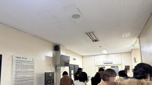 고금리에 흔들리는 '영끌족'…법원 경매장은 `북적`