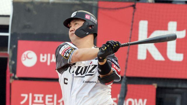 '어제 장성우 또 만났다' 긍정 기류 확인한 KT, 캠프 직전 '극적 타결' 가능할까 [IS 포커스]