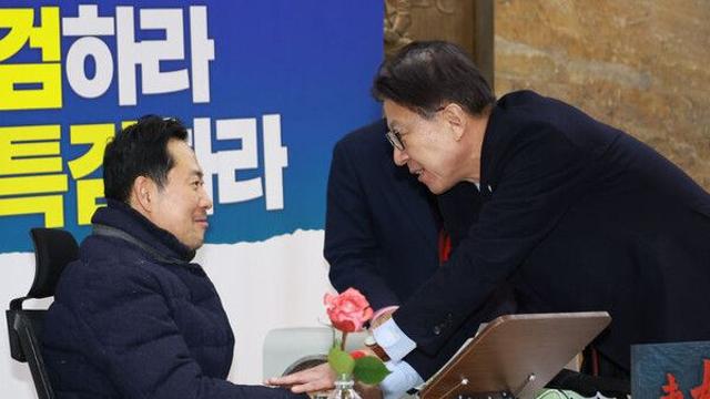 장동혁, 장미와 물아일체?…