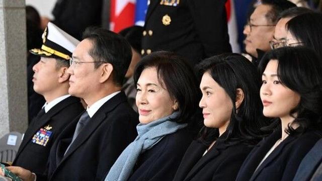 삼성전자, 홍라희 2조 주식 처분에 1%대 하락