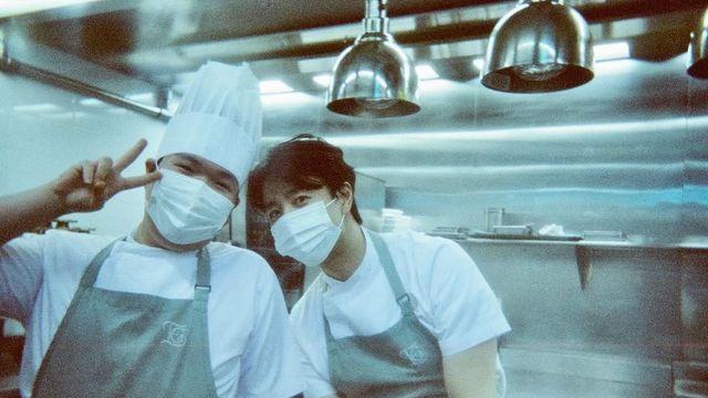 느좋남의 정석, 손종원 셰프가 데님과 수트를 입는 방식