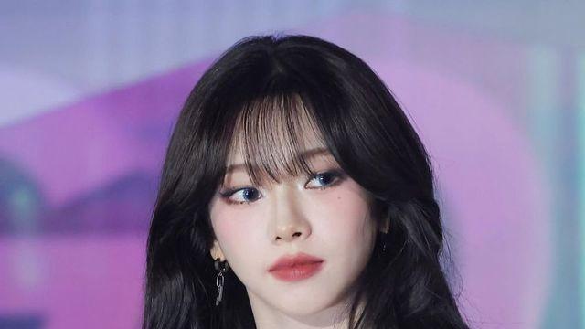 테크니컬한 스트랩 디테일과 사이버틱 무드, 에스파 카리나의 강렬한 무대 스타일링