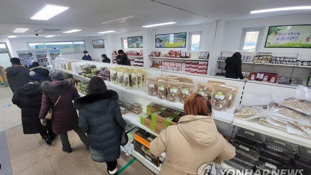 화천산천어축제 농특산물판매장 인기…9일간 3억2천만원 매출