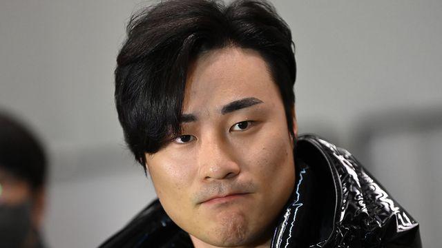 'FA 재수→295억 쾅' 김하성, 어떻게 이런 일이…빙판길서 넘어져 오른손 중지 파열 