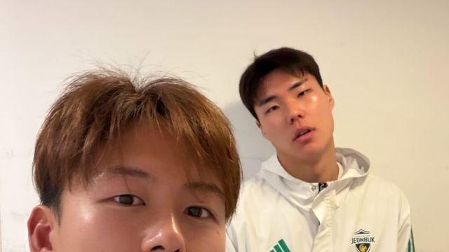 ‘한 골당 연봉 4억’ 전북 이승우, 송범근과 셀피…예능 속 발언에 시선 집중