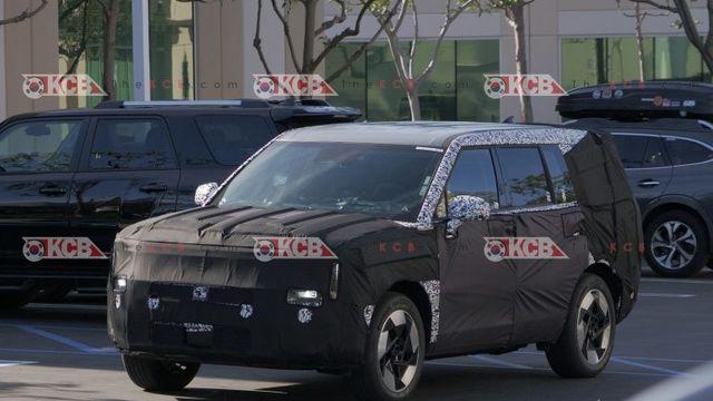 “하이브리드도, EV도 아니다” 싼타페 페이스리프트, 미국서 포착