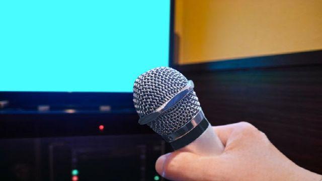 전 여친 이름 넣어 노래했다고...마이크 던져 실명시켜