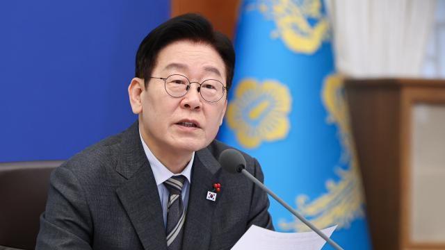 與, 李 '가덕도 피습 사건' 테러 지정에 