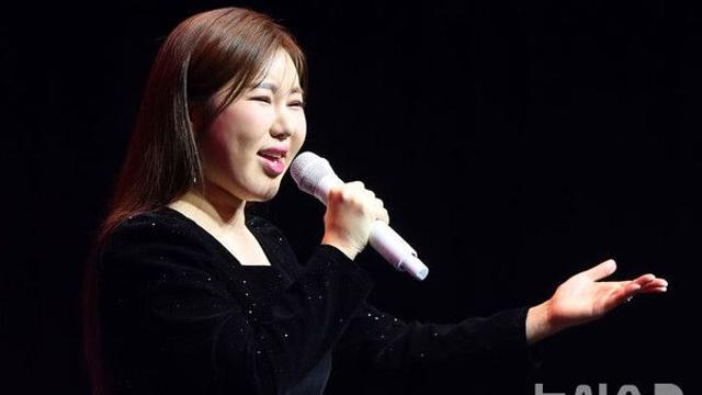 경찰, '소속사 미등록' 송가인 무혐의…기획사 대표·법인 송치