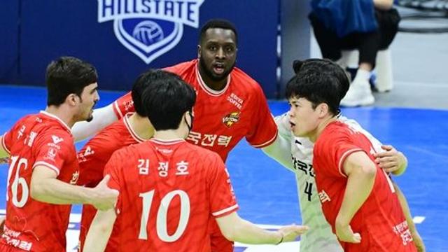 '베논 18점' 한국전력, 정지석 복귀 대한항공 완파…3위 도약(종합)