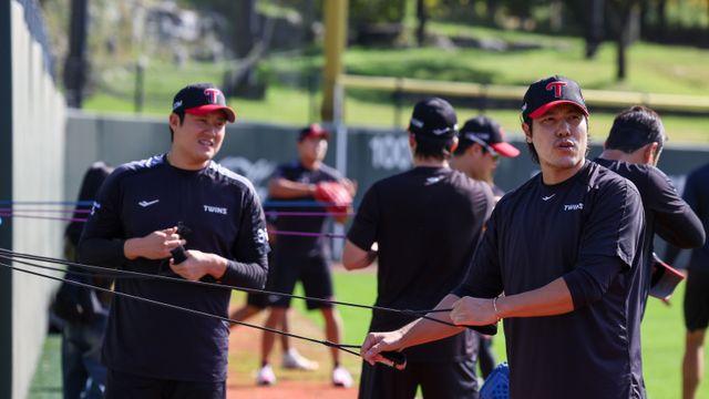 LG 2군 캠프서 41세 최고참, 38세 베테랑 투수 구슬땀 쏟는다 [IS 포커스]