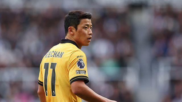 ‘꼴찌’ 울버햄튼, 선수 다 빼앗긴다…'박지성 뛰었던' PSV, 황희찬 영입 준비