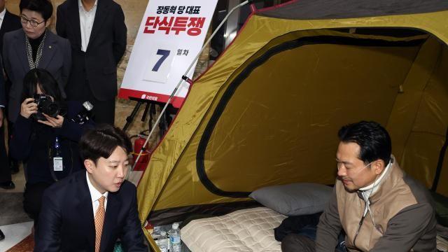 '7일째 단식' 장동혁 만난 이준석...'통일교·공천헌금 특검' 공조 본격화