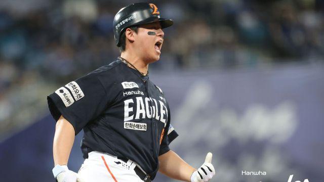 노시환, 연봉 10억원 사인...김서현도 200% 인상 → 준우승 한화 협상 훈풍