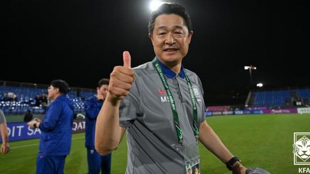 '두 살 어린' 일본에 졌는데…이민성 한국 대표팀 감독 “후반엔 잘 맞섰다”