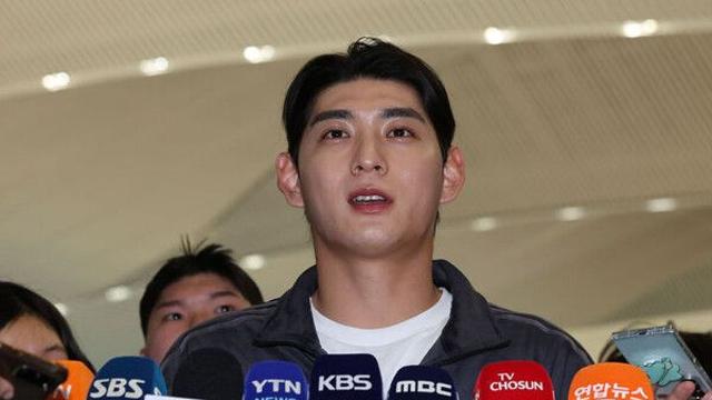 '미국 출국' 이정후, 서류 문제로 LA 공항에 1시간 가량 억류
