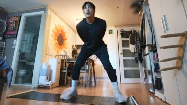 배나라, 집에서 운동화에 비닐 씌웠다…“쓸데없는 건 안 사요” (나혼산)