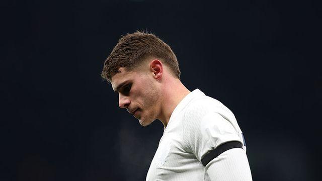 '부주장인데..' 반 더 벤, 감독 패싱+팬과 불화+재계약 거부까지?...