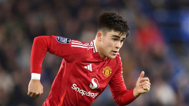 비피셜 떴다! 날개 편 18세 ‘맨유 차세대 레프트백’, ‘손흥민이 득점왕 만든 그 팀’으로 재임대